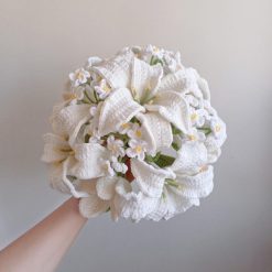 Bó hoa cô dâu len móc trắng – lily & tulip