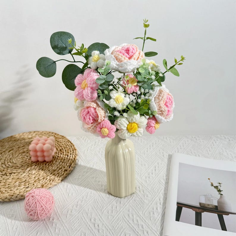 Bó hoa hồng len móc 25x40 cm