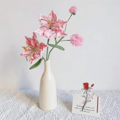 Bó hoa len lily & bồ công anh hồng 35x18 cm