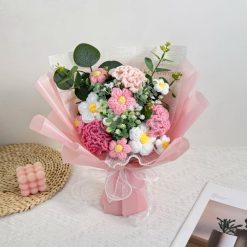 Bó hoa len móc cẩm chướng 35x25 cm, hồng