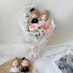 Bó hoa len móc cô dâu chú rể 30x20 cm, hồng trắng