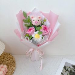 Bó hoa len móc hồng kèm thú heo dễ thương