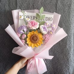 Bó hoa len móc hướng dương phối hồng tím 25 cm