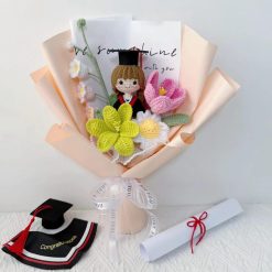 Bó hoa len móc tốt nghiệp 35x30 cm, búp bê len & hoa