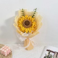 Bó hướng dương len móc – gói giấy 15x30 cm